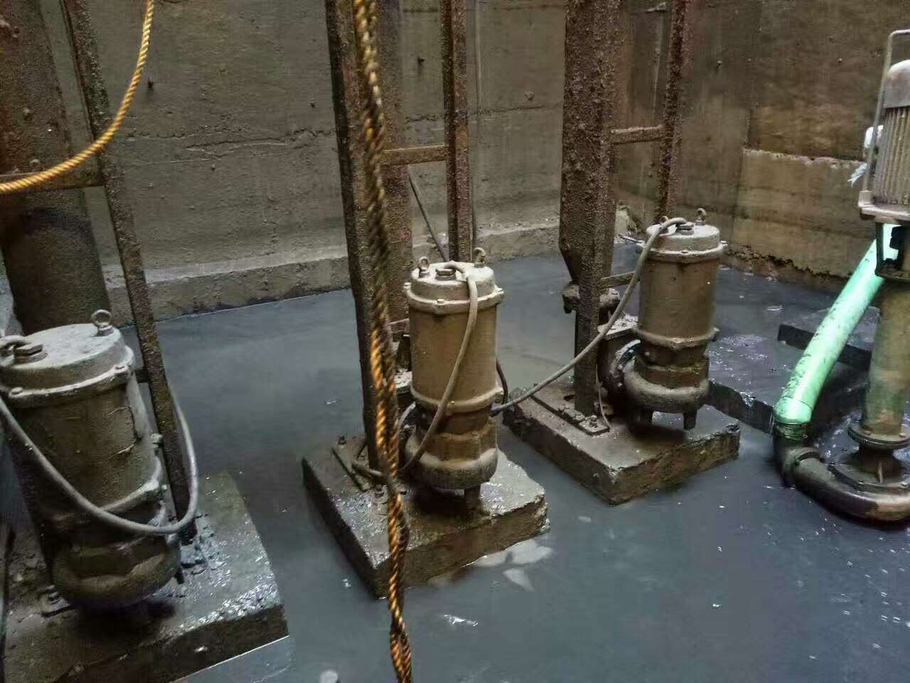 武平污水池清理