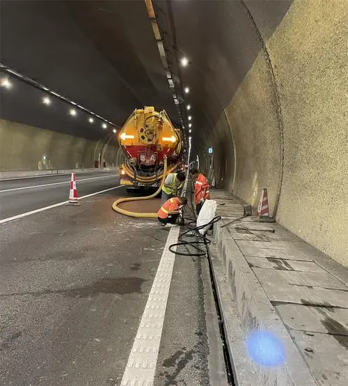 武平隧道排水渠清淤